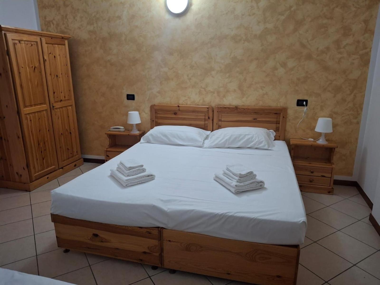 Albergo Quatro Pini Pozzolengo Exterior foto
